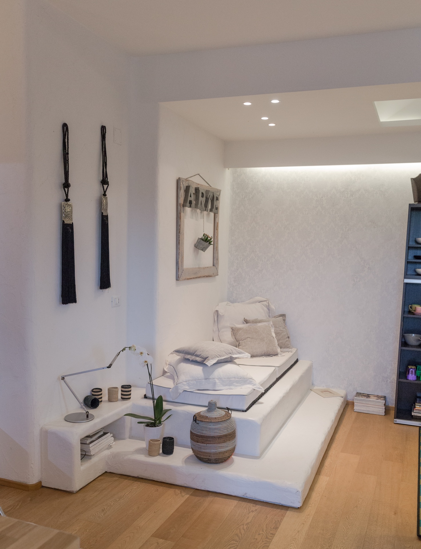 Maison Mi.Rì. Termoli — angolo relax con divano in muratura