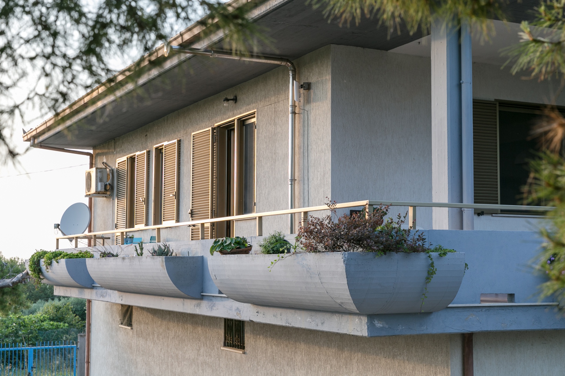 Maison Mi.Rì. Termoli — esterno con balconi fioriti